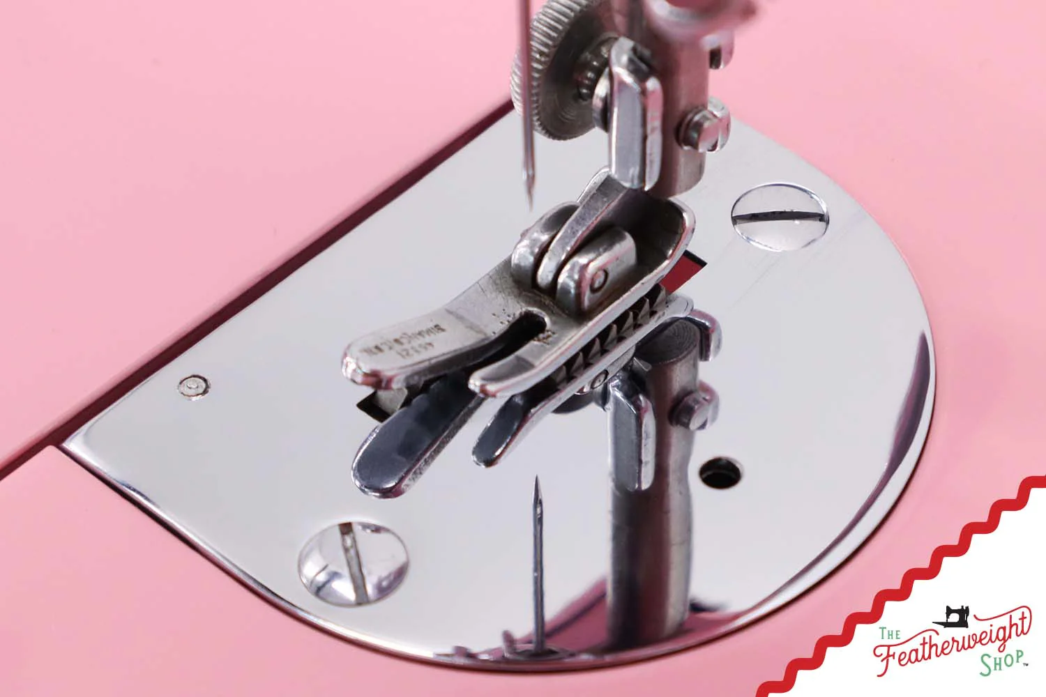 Singer Featherweight 221 AH577*** - Fully Restored in Rosy Posy Pink - Image 14