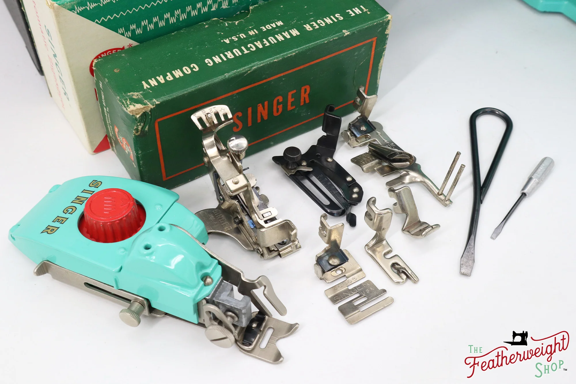 Singer Featherweight 221, AJ587*** - Fully Restored in Caribbean Sea Green - Image 17