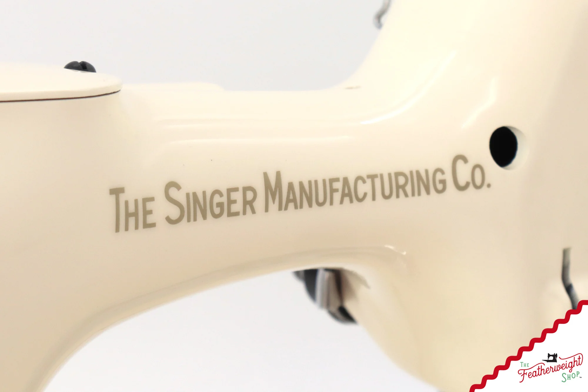 Singer Featherweight 221, AL0333** - Fully Restored in Sugar Cookie - Image 12