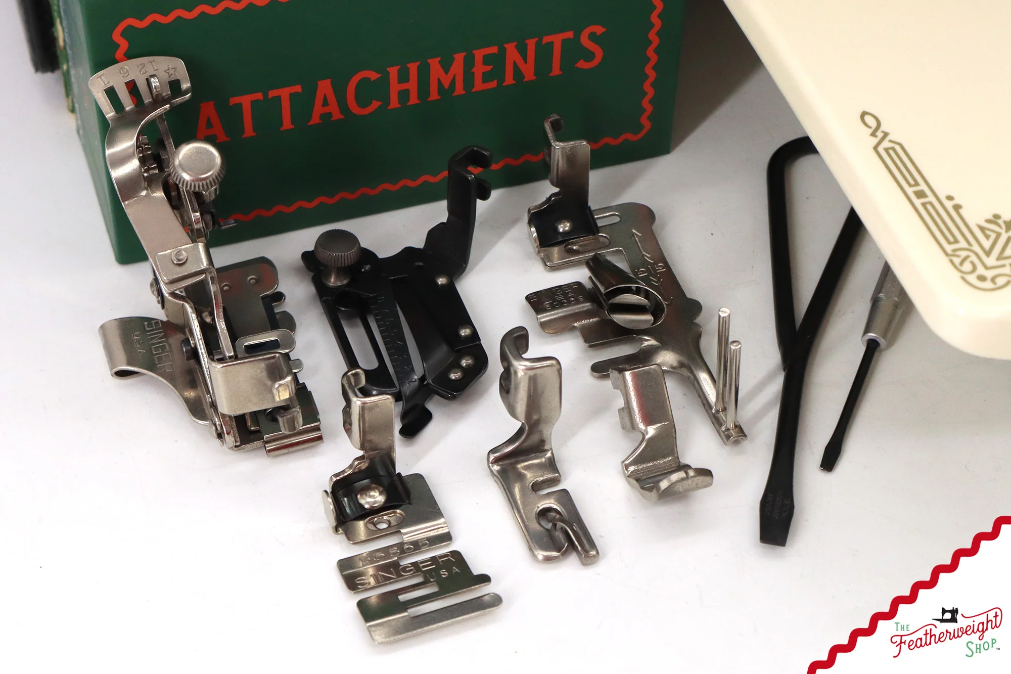 Singer Featherweight 221, AL0333** - Fully Restored in Sugar Cookie - Image 17