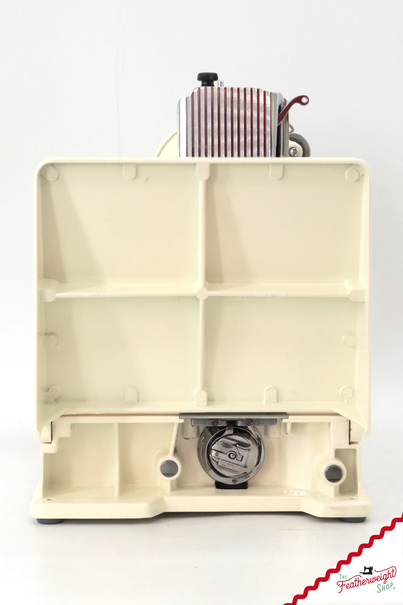 Singer Featherweight 221, AL0333** - Fully Restored in Sugar Cookie - Image 4