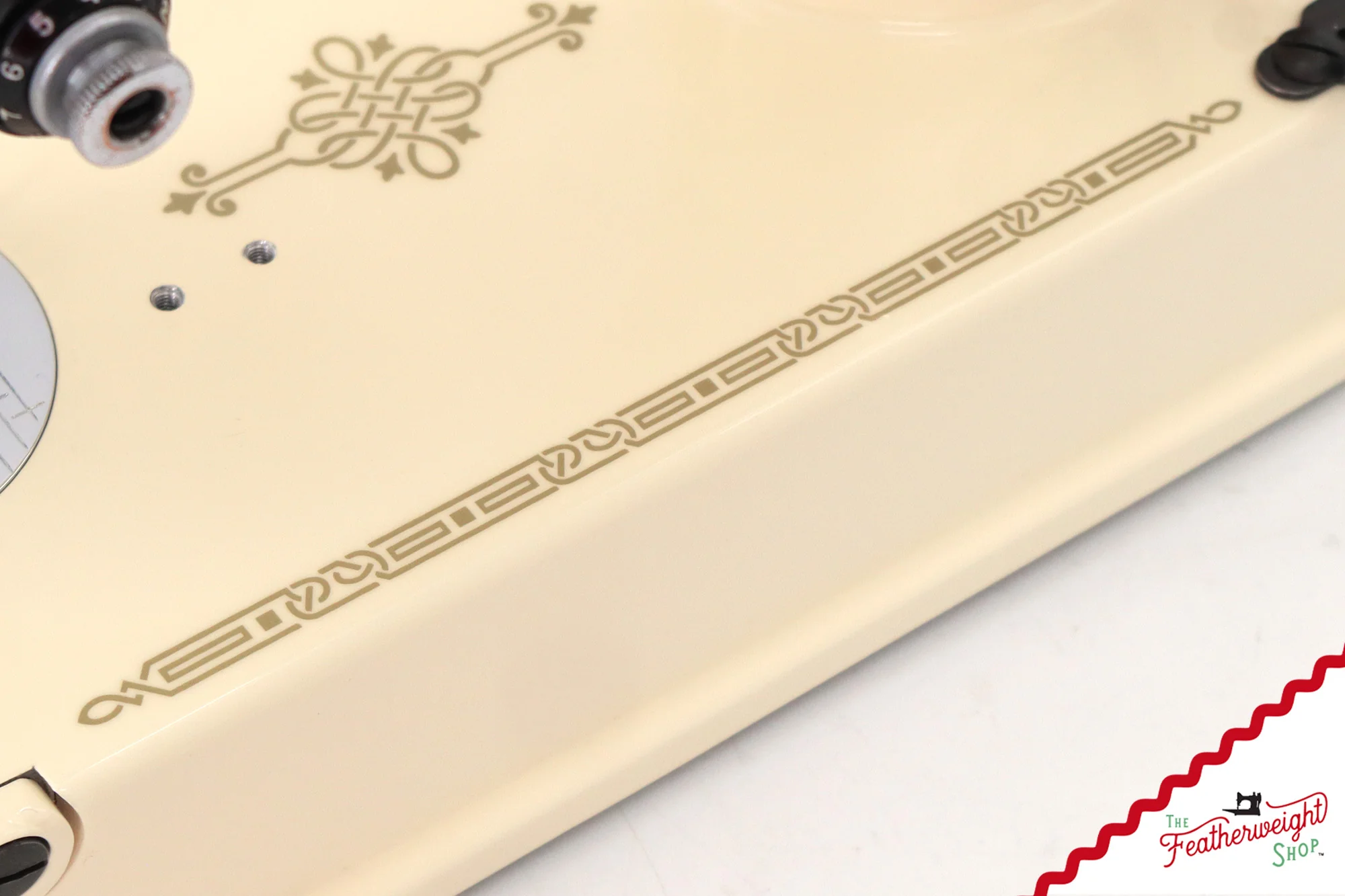 Singer Featherweight 221, AL0333** - Fully Restored in Sugar Cookie - Image 8