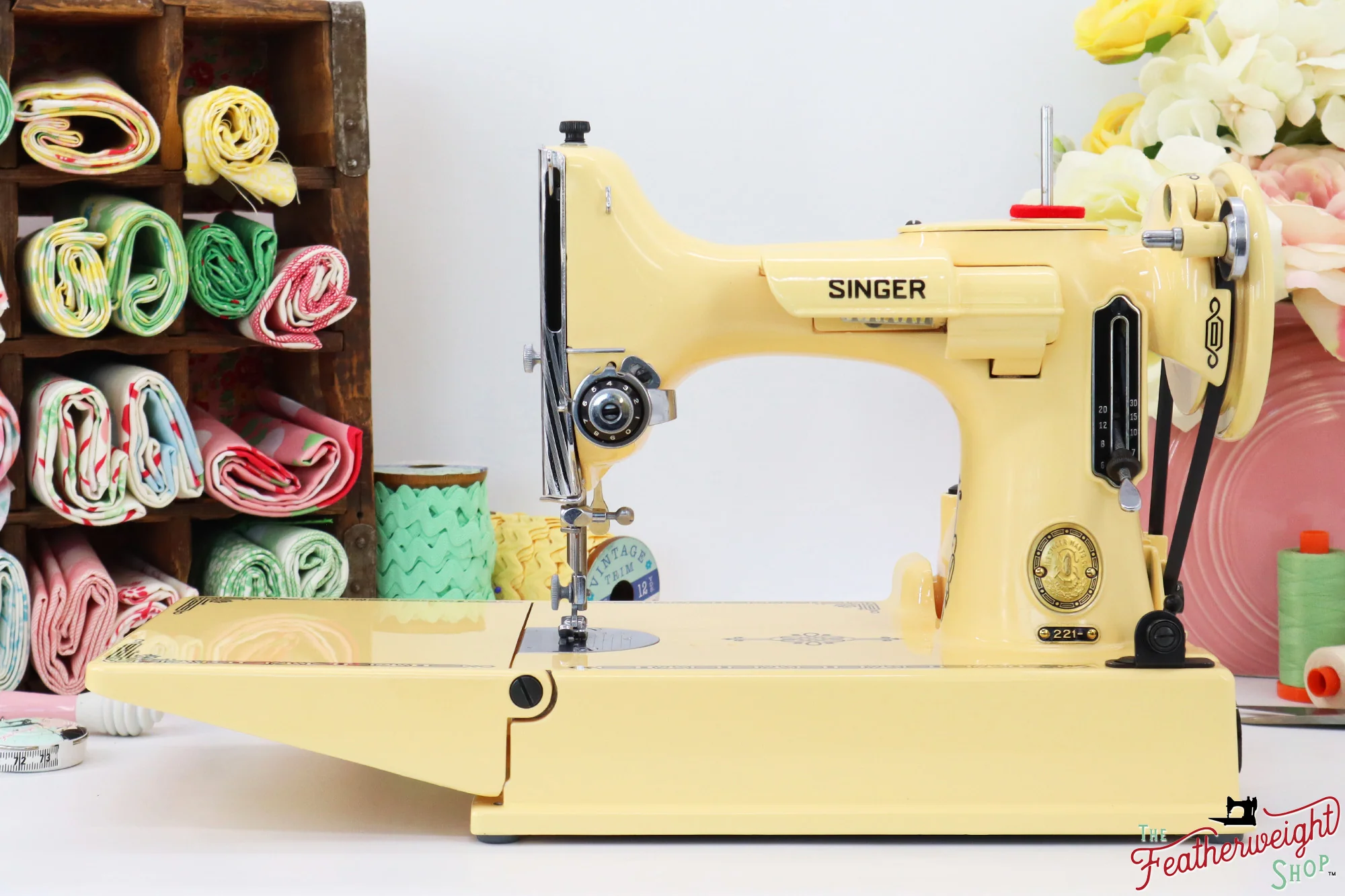 Singer Featherweight 221, AL562*** - Fully Restored in Happy Yellow - Image 2