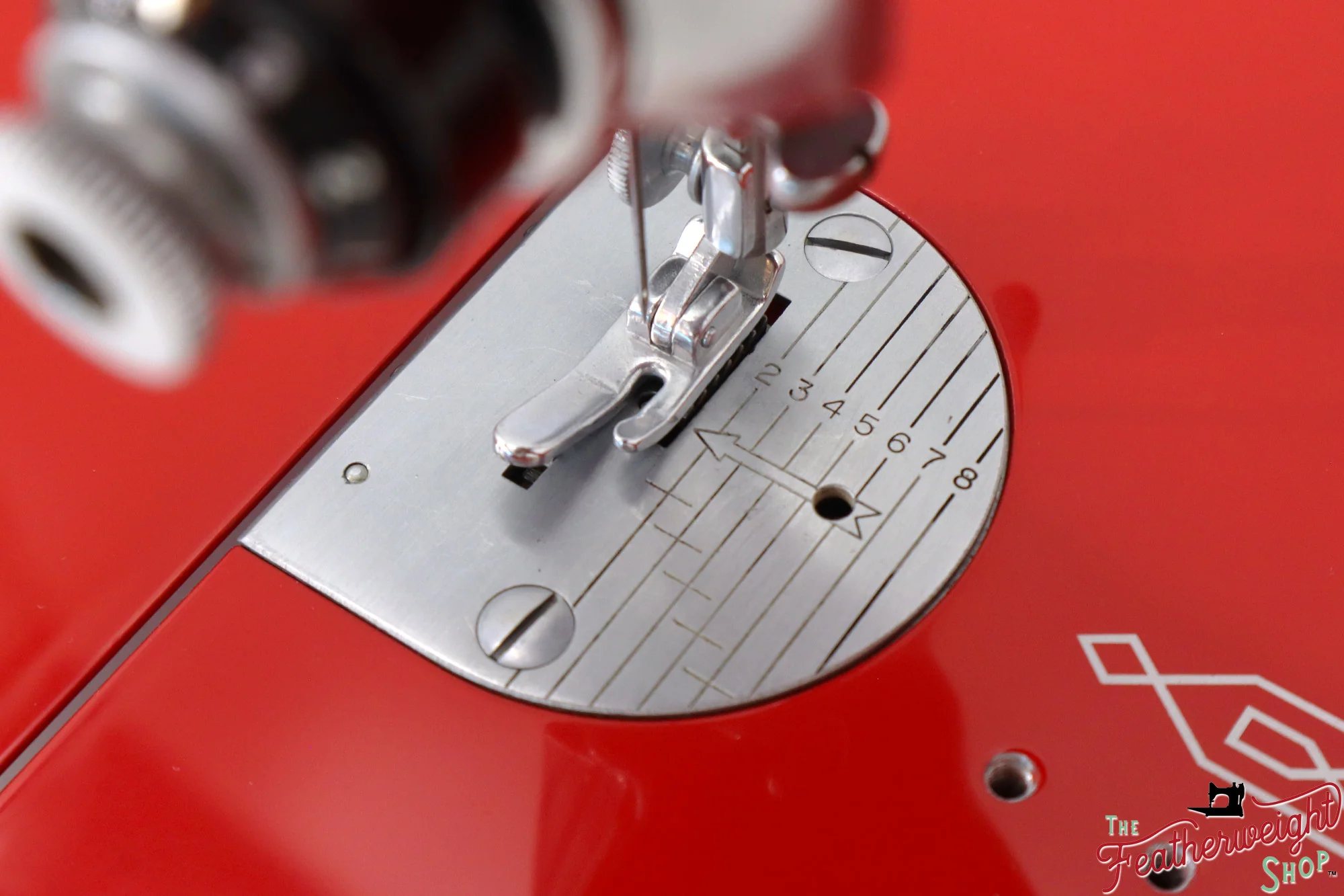 Singer Featherweight 221, AM696*** - Fully Restored in Liberty Red - Image 10