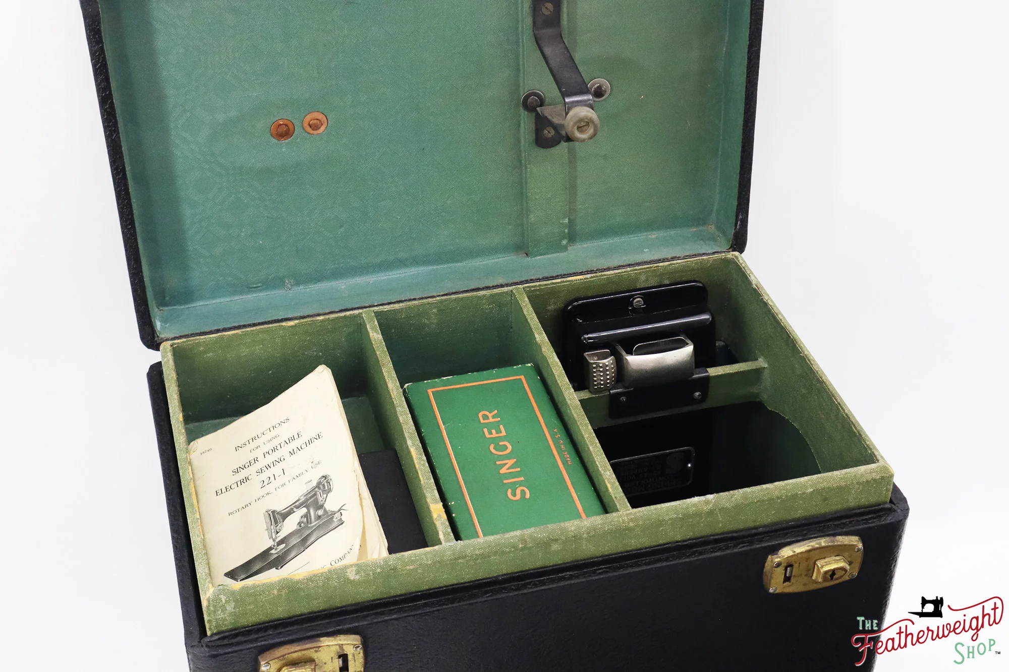 Singer Featherweight 221, Chicago World's Fair, Fully Restored in Gloss Black, AD547*** - RARE - Image 4