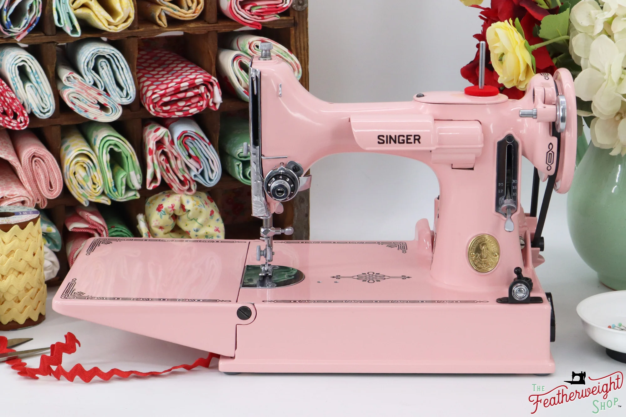 Singer Featherweight 221K, EF560*** - Fully Restored in Rosy Posy Pink - Image 4