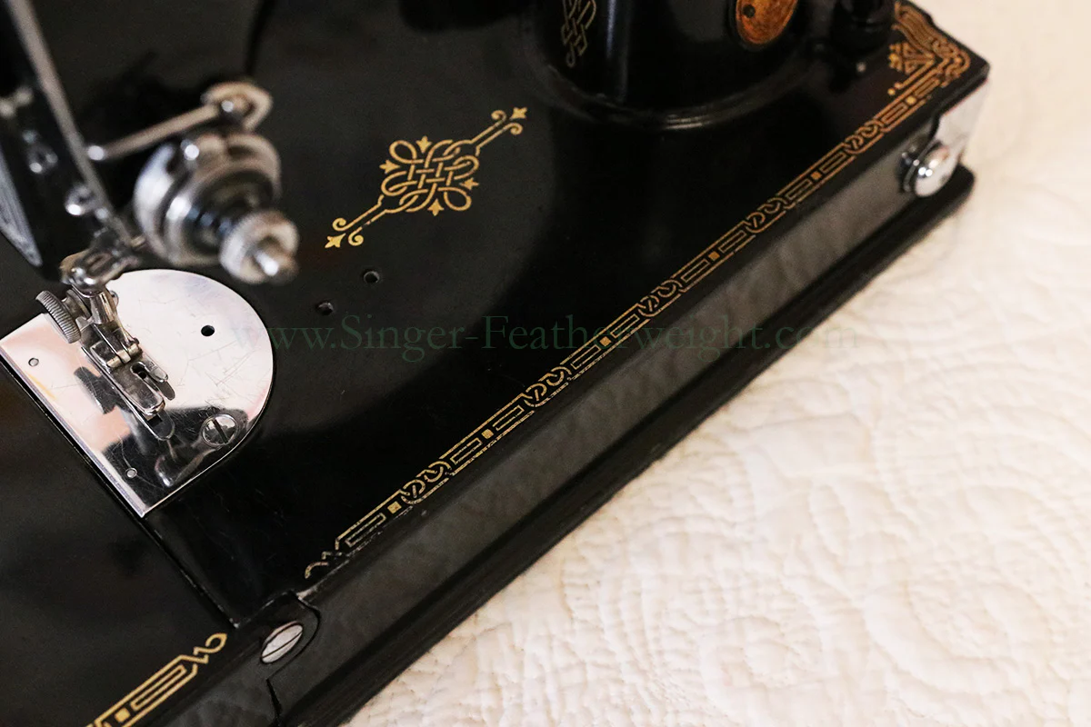 Singer Featherweight 221 Sewing machine, 1933 AD541*** - Image 10