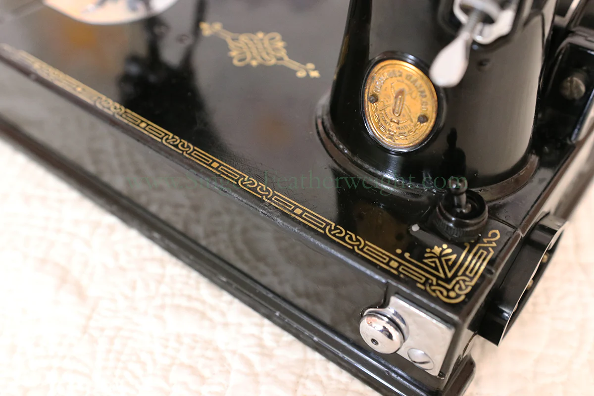 Singer Featherweight 221 Sewing machine, 1933 AD541*** - Image 11