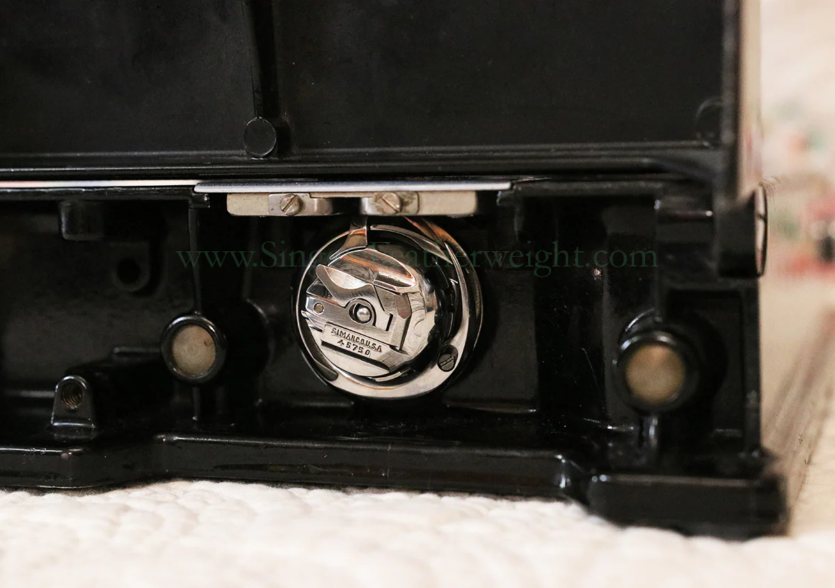 Singer Featherweight 221 Sewing machine, 1933 AD541*** - Image 19