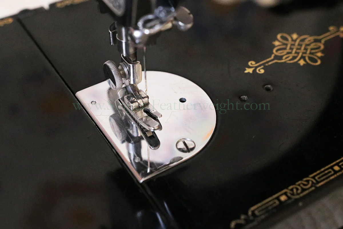 Singer Featherweight 221 Sewing machine, 1933 AD541*** - Image 20
