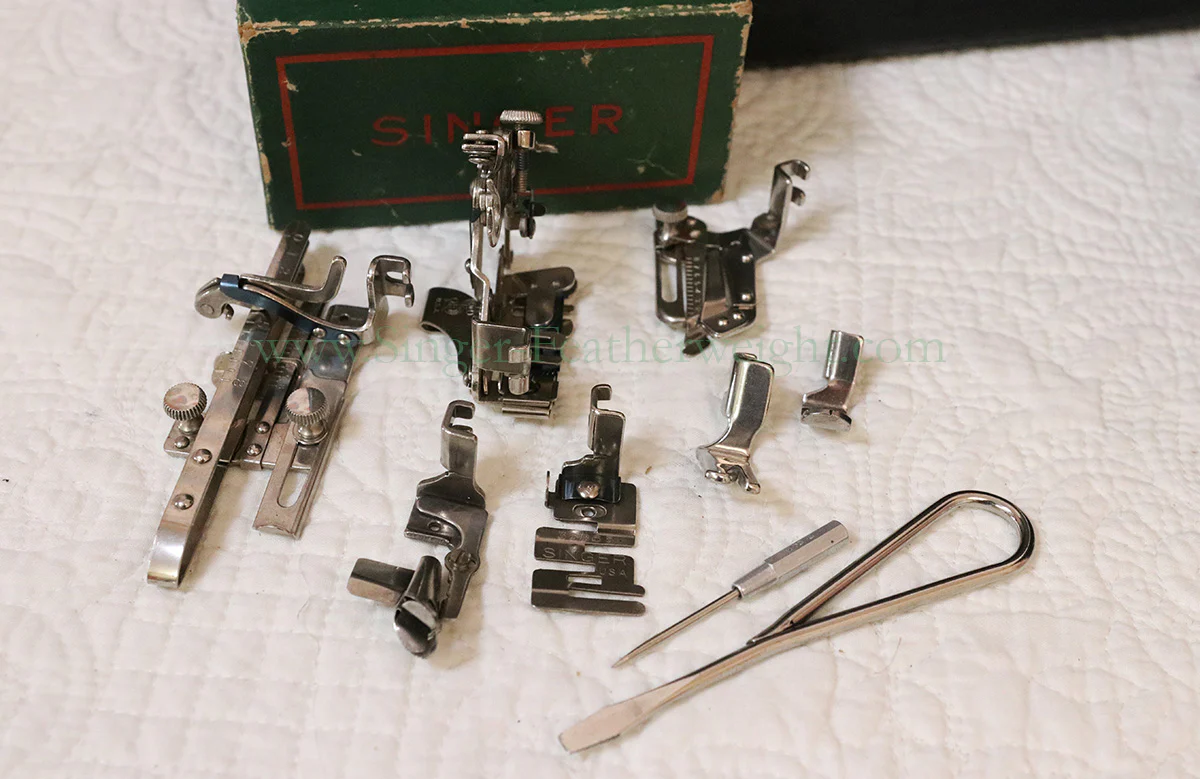 Singer Featherweight 221 Sewing machine, 1933 AD541*** - Image 27