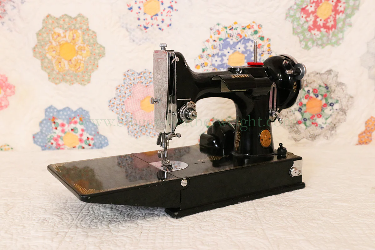 Singer Featherweight 221 Sewing machine, 1933 AD541*** - Image 3