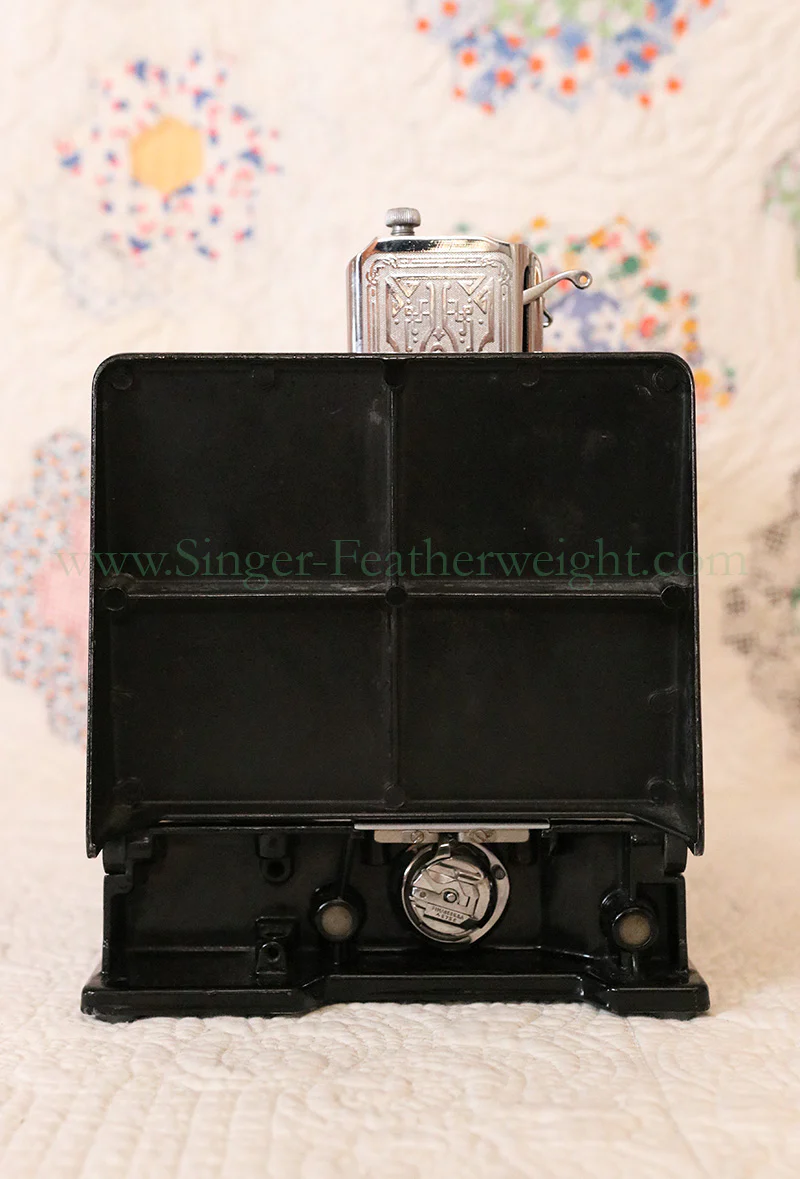 Singer Featherweight 221 Sewing machine, 1933 AD541*** - Image 5