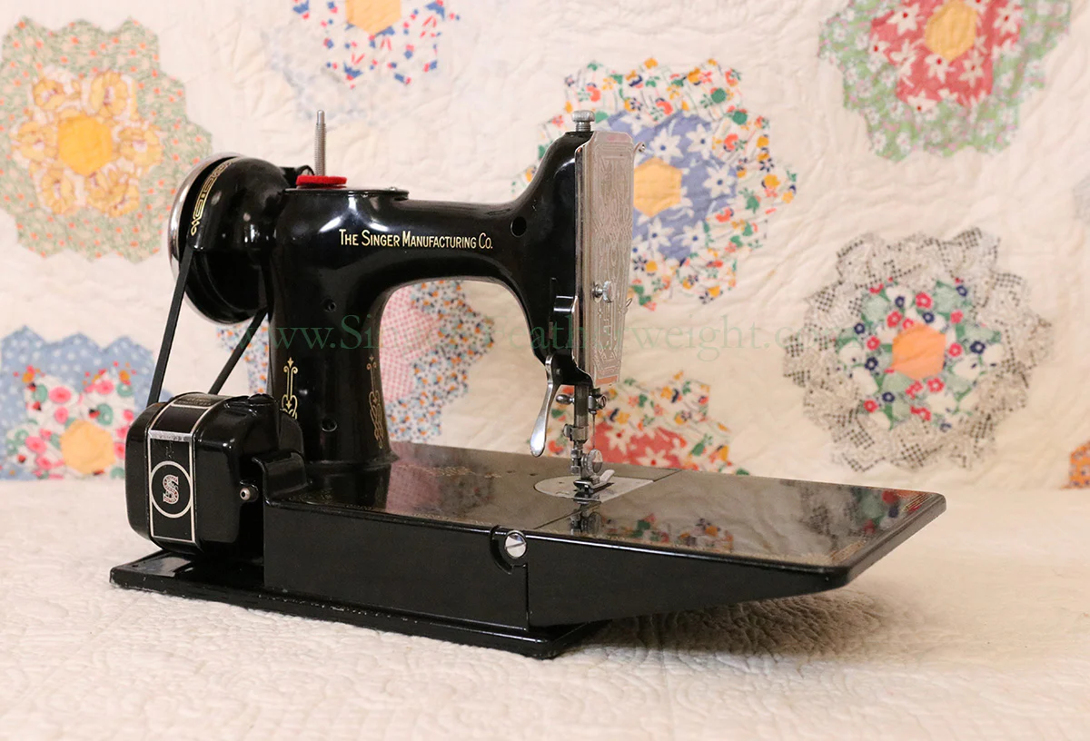 Singer Featherweight 221 Sewing machine, 1933 AD541*** - Image 6