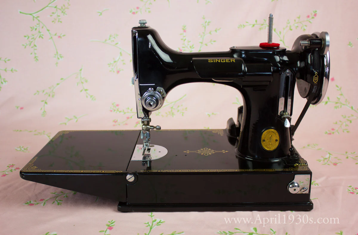 Singer Featherweight 221 Sewing machine, 1933 AD545*** - Image 14