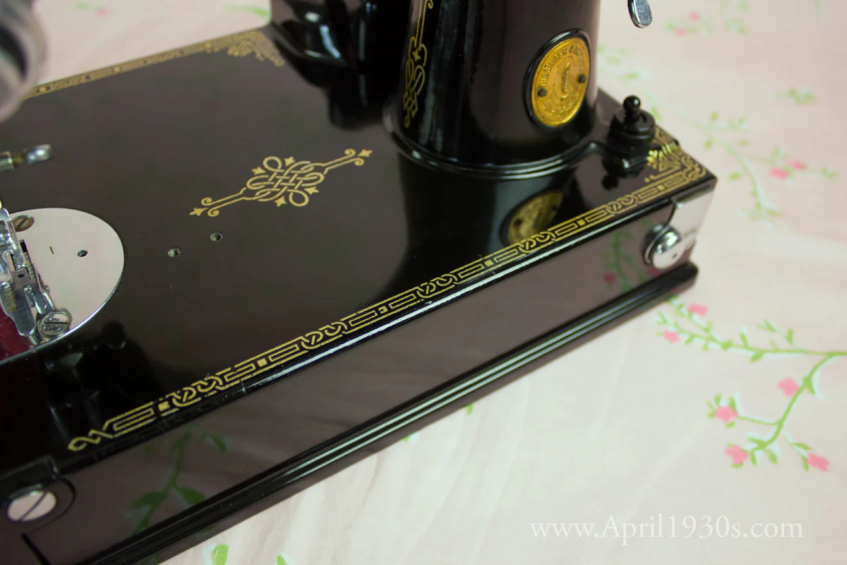 Singer Featherweight 221 Sewing machine, 1933 AD545*** - Image 18