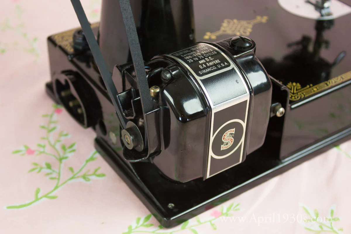 Singer Featherweight 221 Sewing machine, 1933 AD545*** - Image 21
