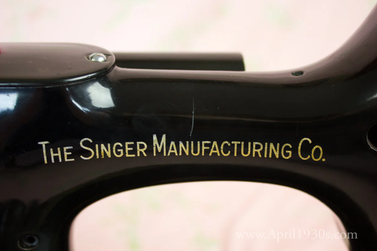 Singer Featherweight 221 Sewing machine, 1933 AD545*** - Image 25