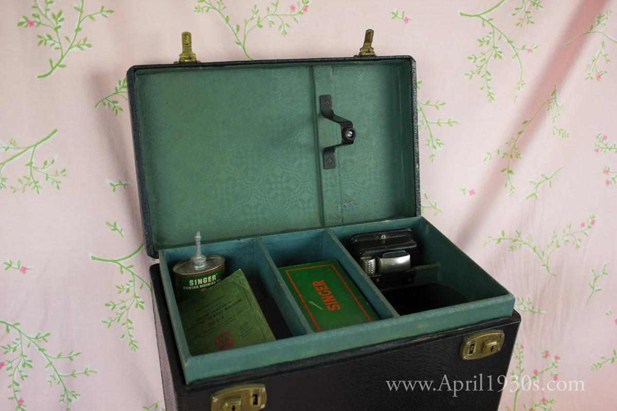 Singer Featherweight 221 Sewing machine, 1933 AD545*** - Image 27