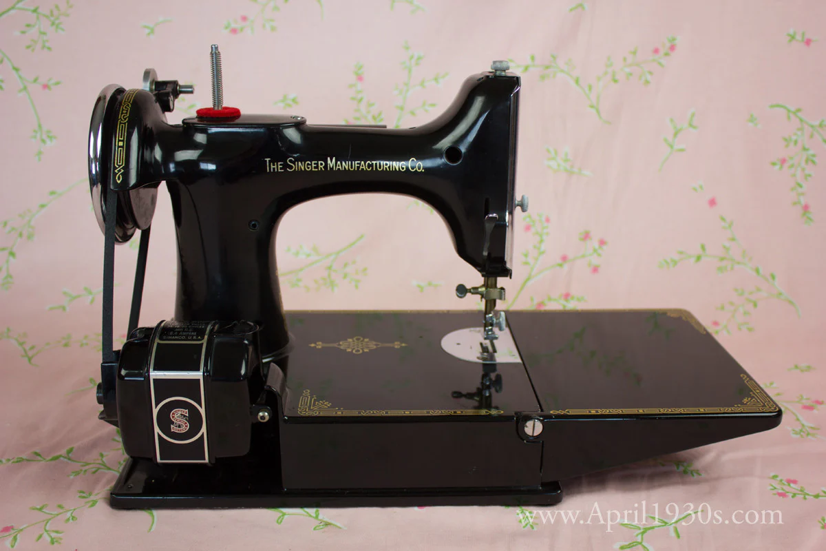 Singer Featherweight 221 Sewing machine, 1933 AD545*** - Image 6