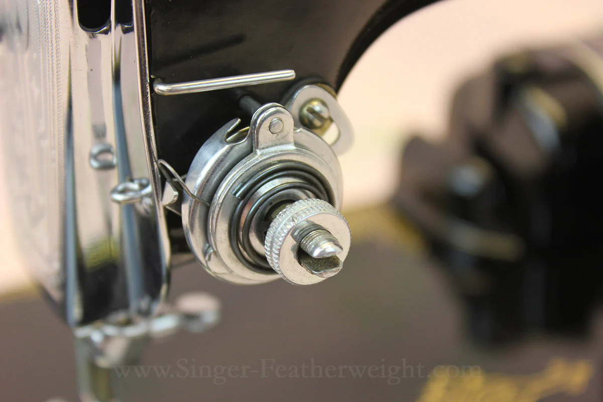 Singer Featherweight 221 Sewing machine, 1933 AD546*** - Image 16