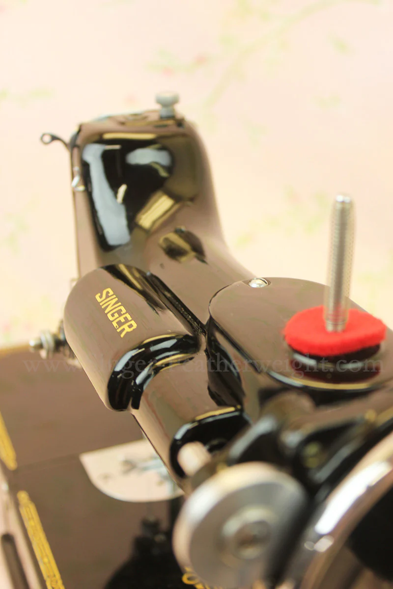 Singer Featherweight 221 Sewing machine, 1933 AD546*** - Image 19