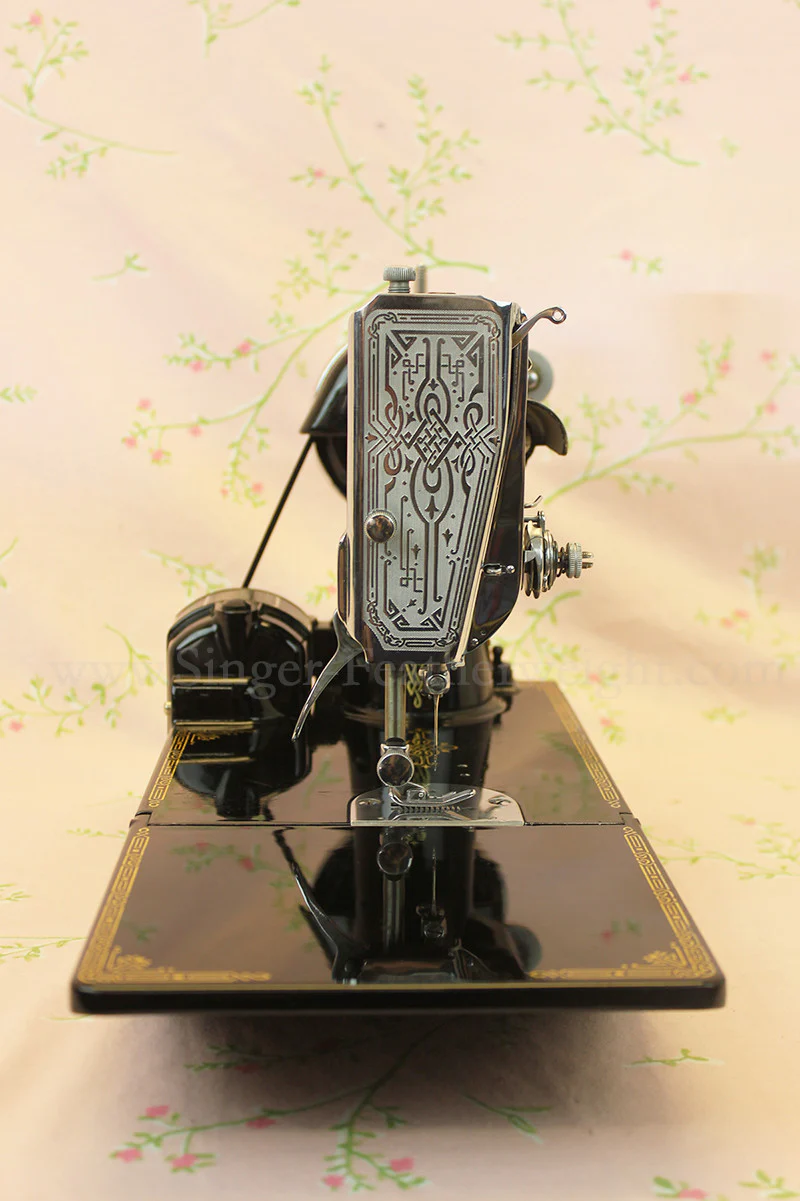 Singer Featherweight 221 Sewing machine, 1933 AD546*** - Image 4