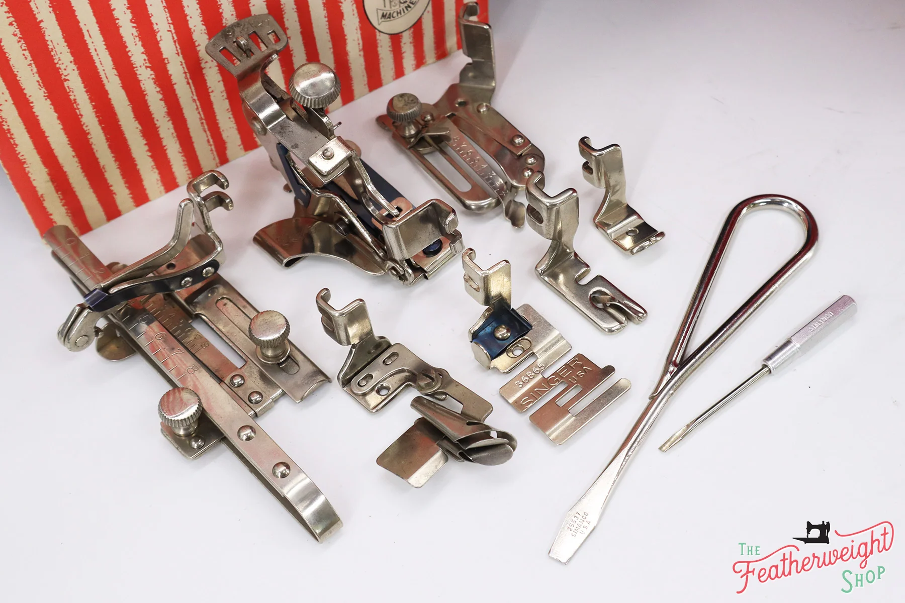 Singer Featherweight 221 Sewing Machine 1933 AD550*** - Fully Restored in Liberty Red - Image 20