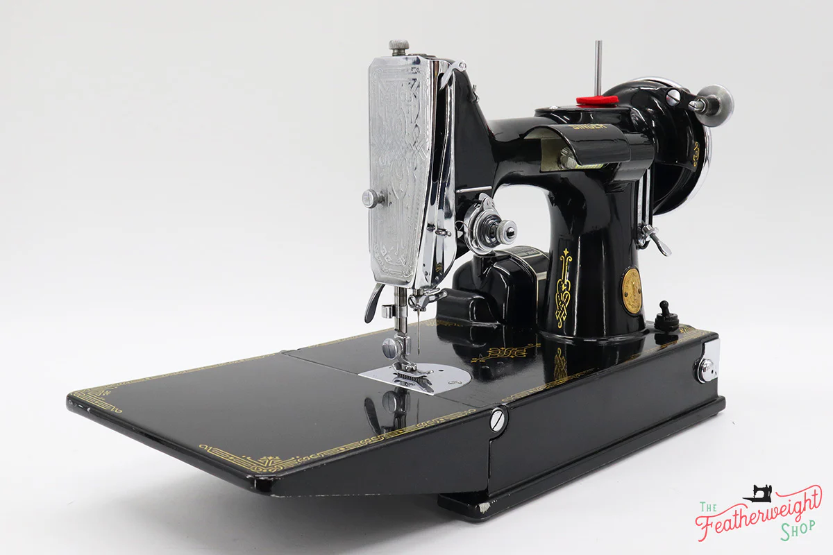 Singer Featherweight 221 Sewing machine, 1934 AD787*** - Image 3