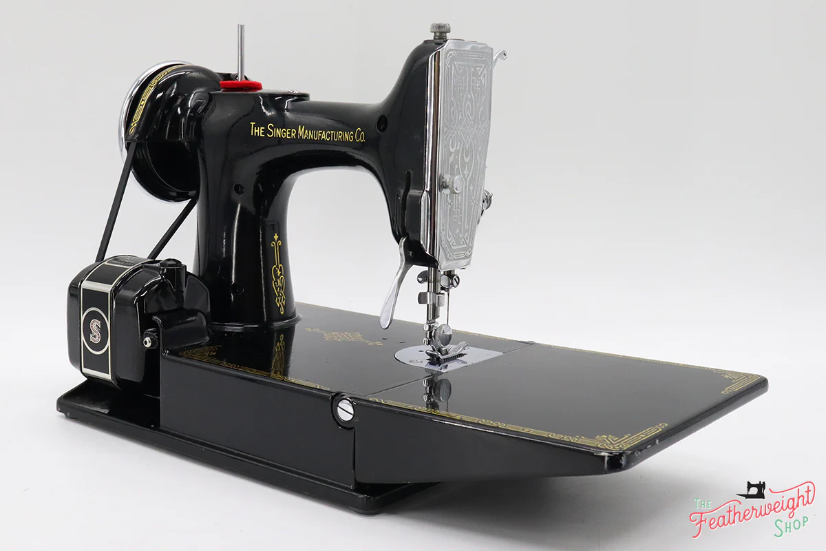 Singer Featherweight 221 Sewing machine, 1934 AD787*** - Image 6