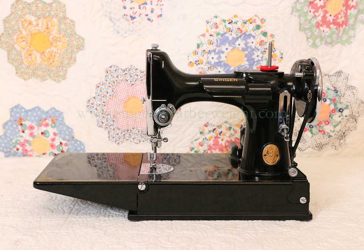 Singer Featherweight 221 Sewing machine, 1935 AD945*** - Image 2