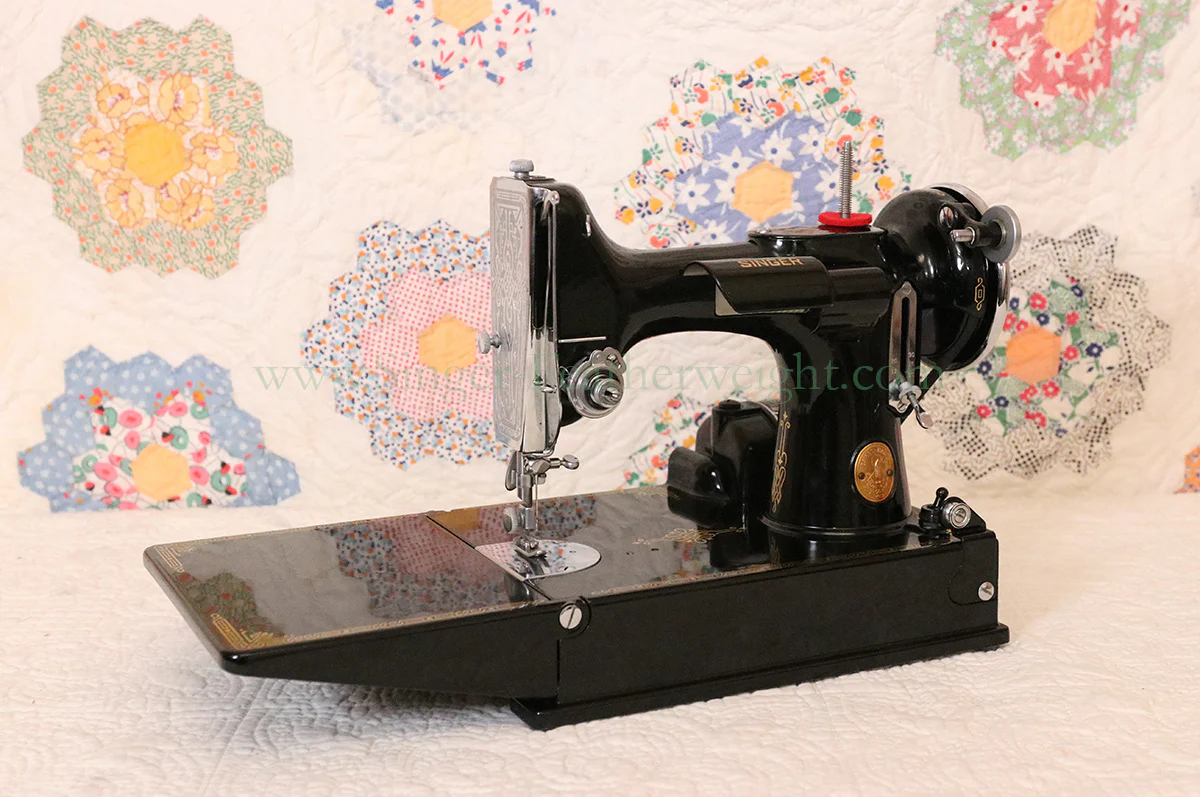 Singer Featherweight 221 Sewing machine, 1935 AD945*** - Image 3