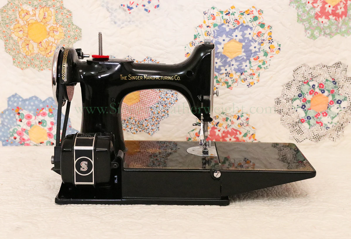 Singer Featherweight 221 Sewing machine, 1935 AD945*** - Image 7