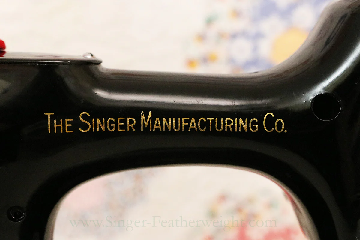 Singer Featherweight 221 Sewing machine, 1935 AD945*** - Image 8