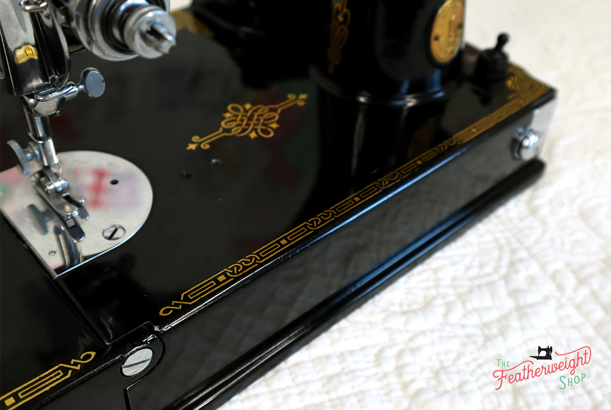 Singer Featherweight 221 Sewing machine, 1935 AD880*** - Image 12