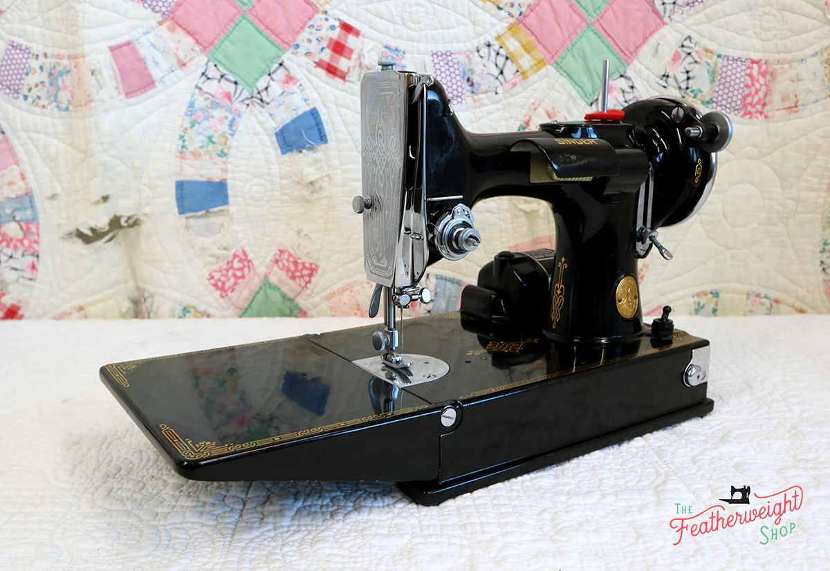 Singer Featherweight 221 Sewing machine, 1935 AD880*** - Image 3
