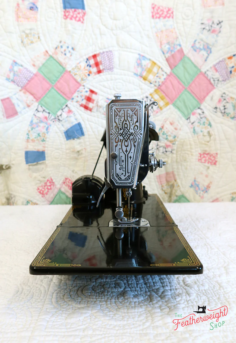 Singer Featherweight 221 Sewing machine, 1935 AD880*** - Image 4
