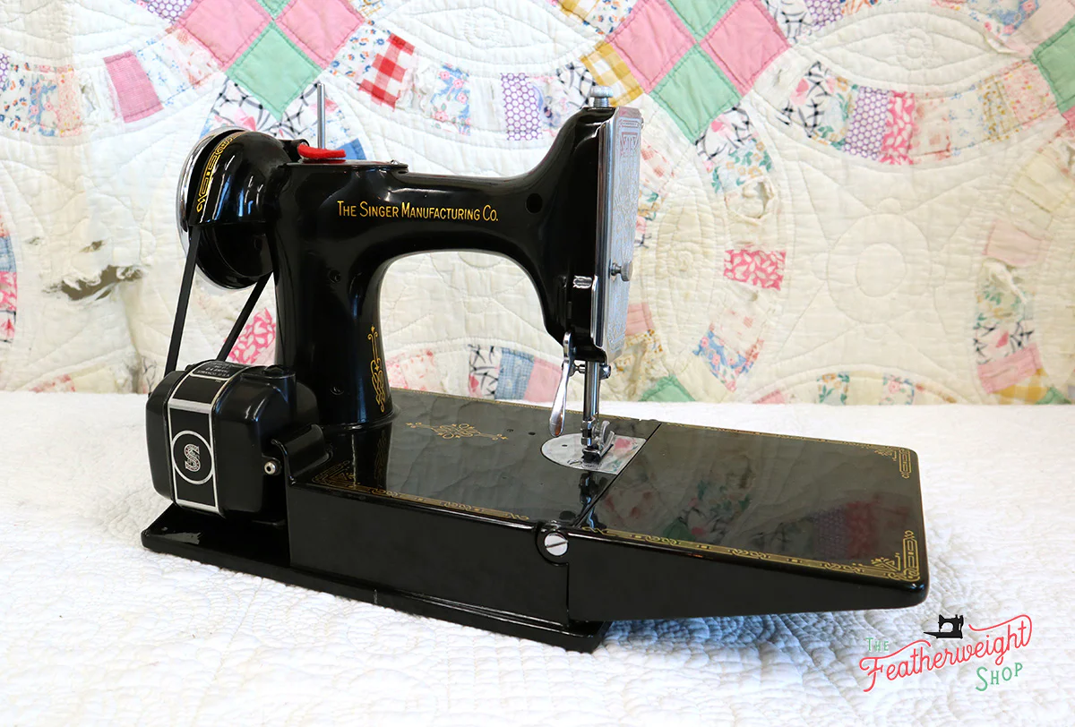 Singer Featherweight 221 Sewing machine, 1935 AD880*** - Image 6