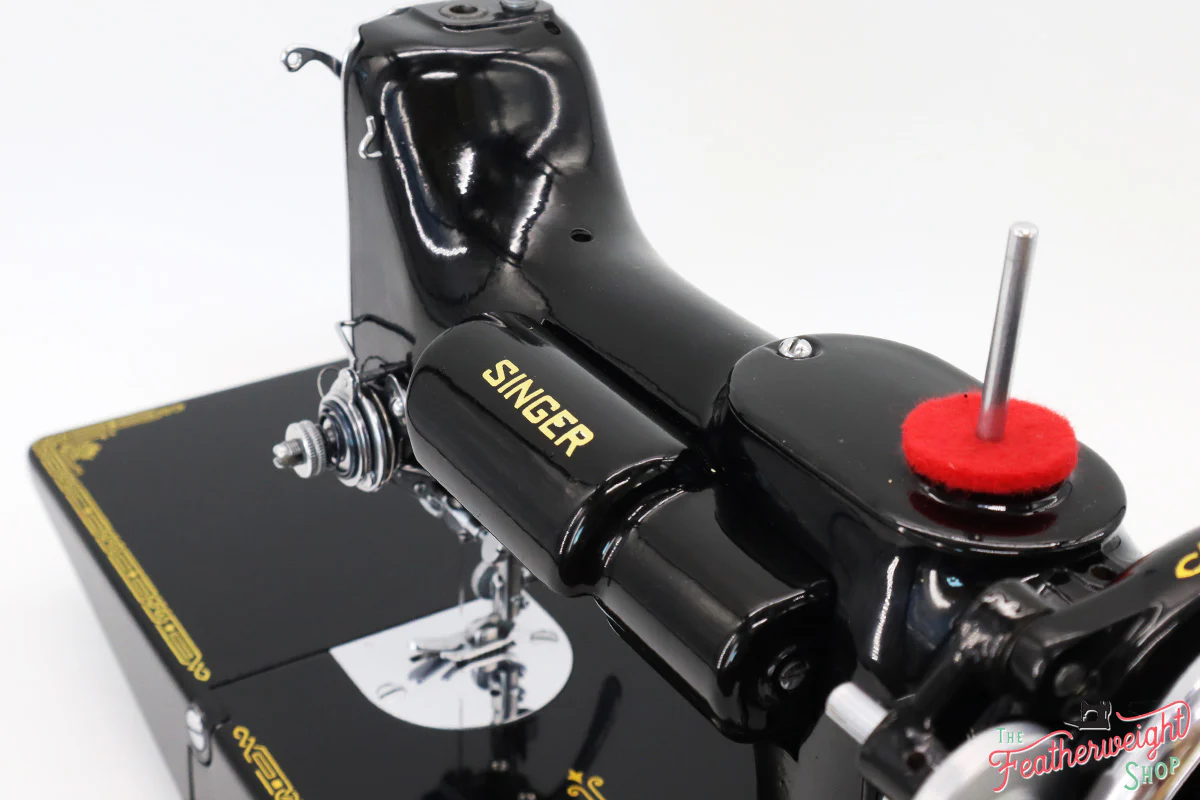 Singer Featherweight 221 Sewing machine, 1935 AD881*** - Image 13