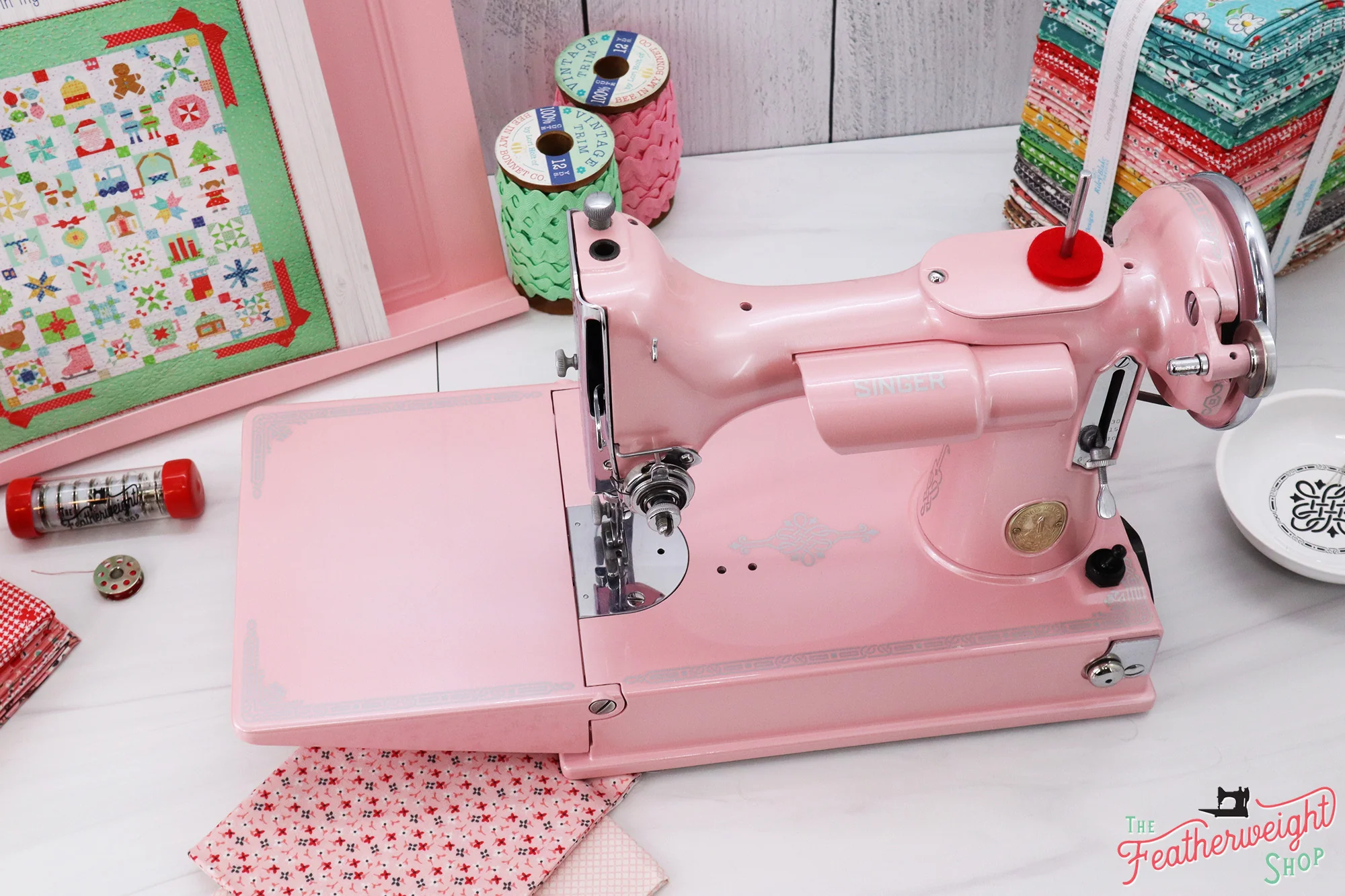 Singer Featherweight 221 Sewing Machine AE060*** - Fully Restored in Pink Frosting - Image 4
