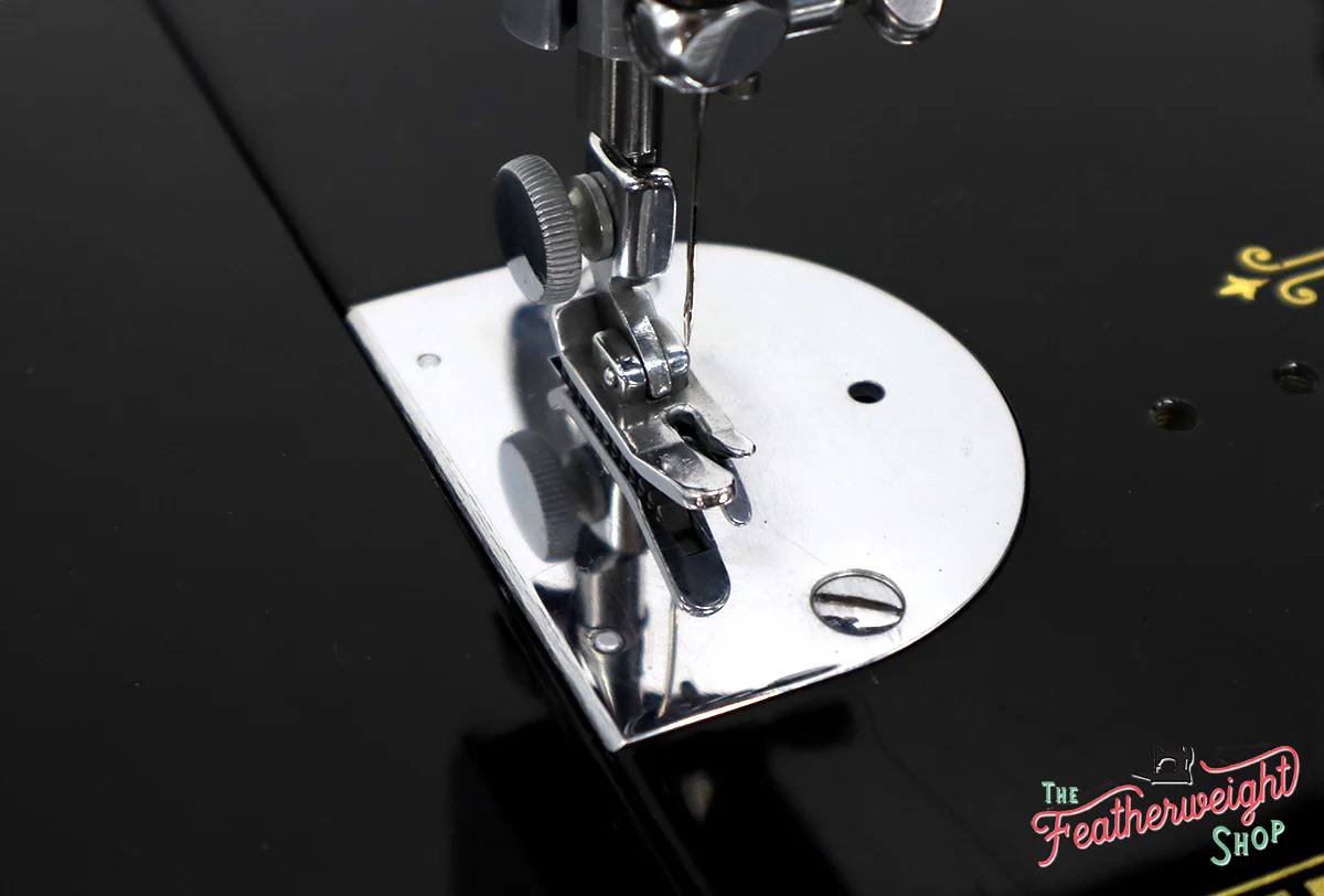 Singer Featherweight 221 Sewing Machine, AE220*** - Image 17