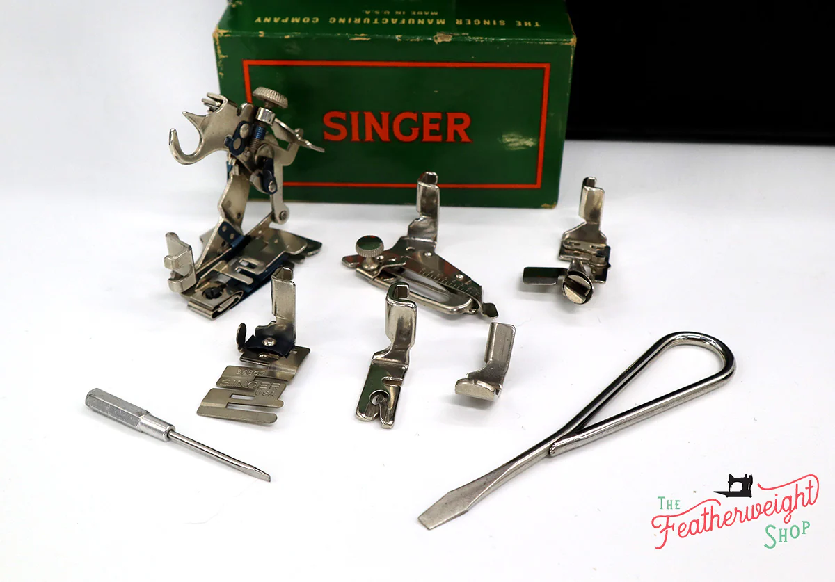 Singer Featherweight 221 Sewing Machine, AE220*** - Image 21