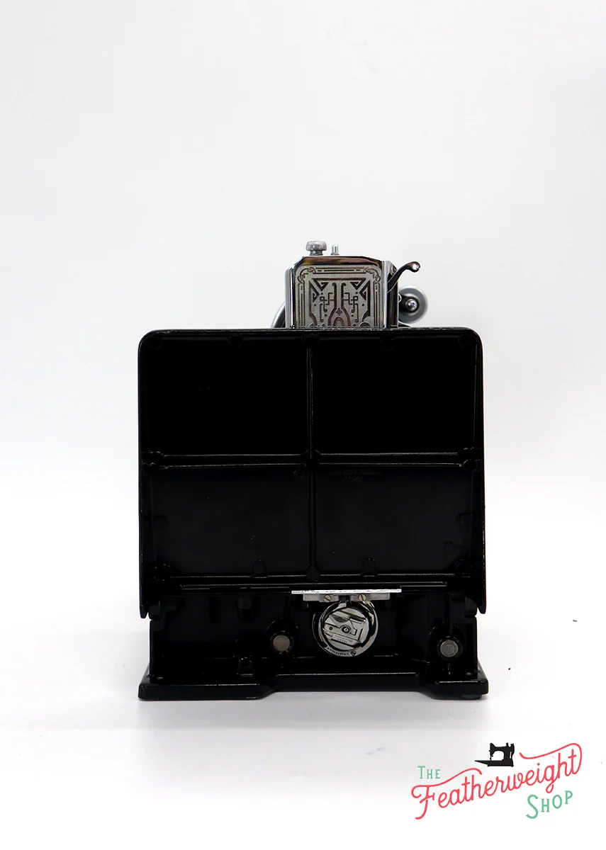 Singer Featherweight 221 Sewing Machine, AE220*** - Image 5