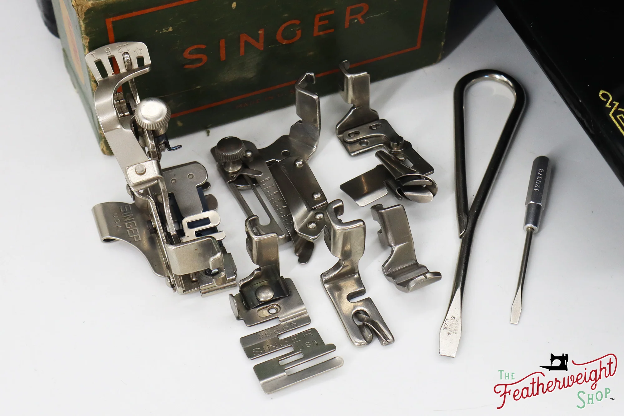 Singer Featherweight 221 Sewing Machine, AE540*** - 1937 - Image 17