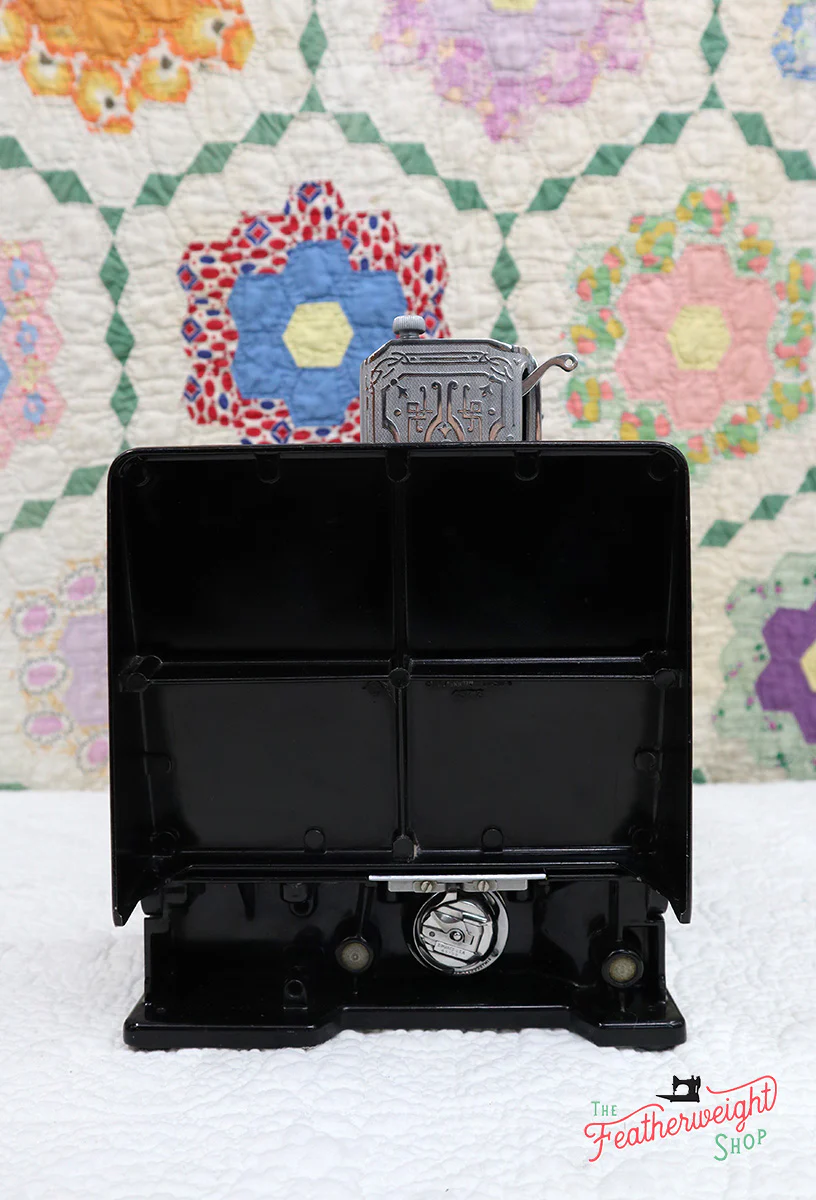 Singer Featherweight 221 Sewing Machine, AE789*** - Image 5