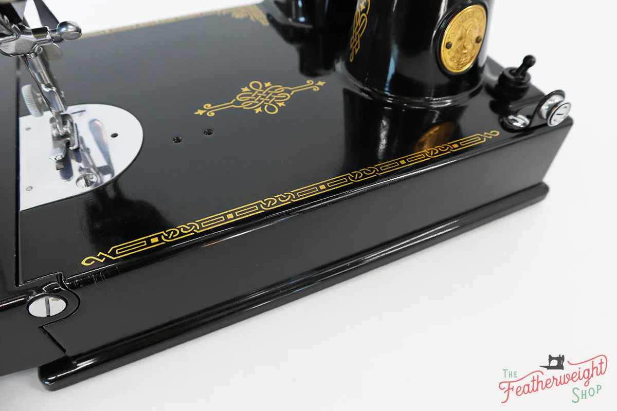 Singer Featherweight 221 Sewing Machine, AE987*** - Image 7