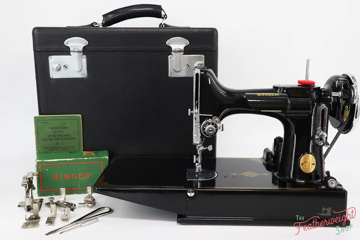 Singer Featherweight 221 Sewing Machine, AF081*** - Image 2