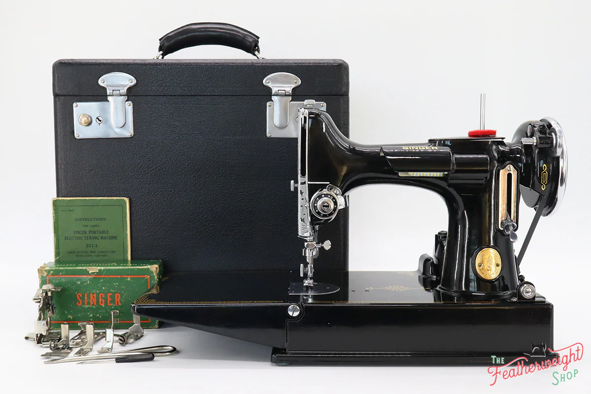 Singer Featherweight 221 Sewing Machine, AF083*** - Image 2