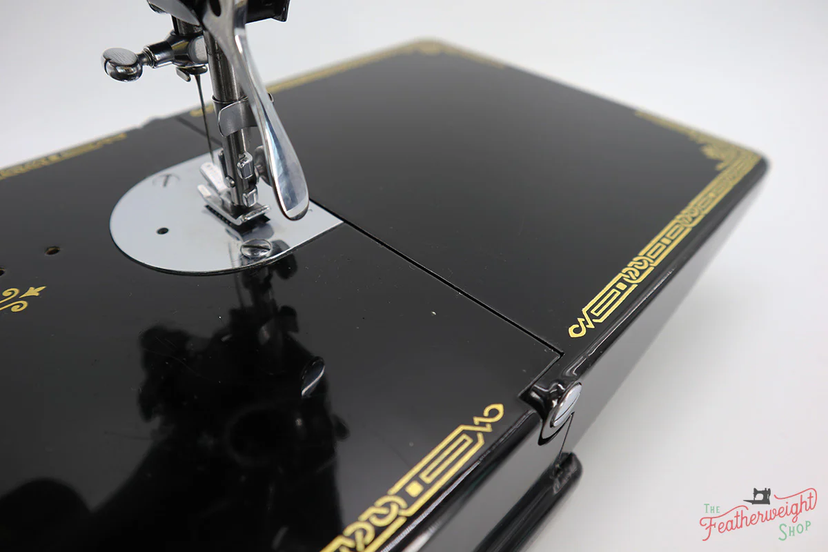 Singer Featherweight 221 Sewing Machine, AF250*** - Image 12