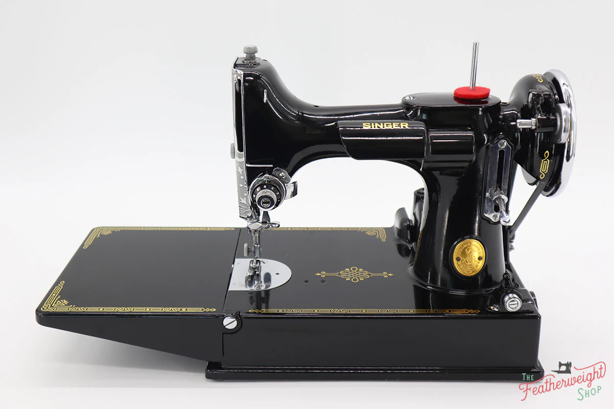Singer Featherweight 221 Sewing Machine, AF250*** - Image 2